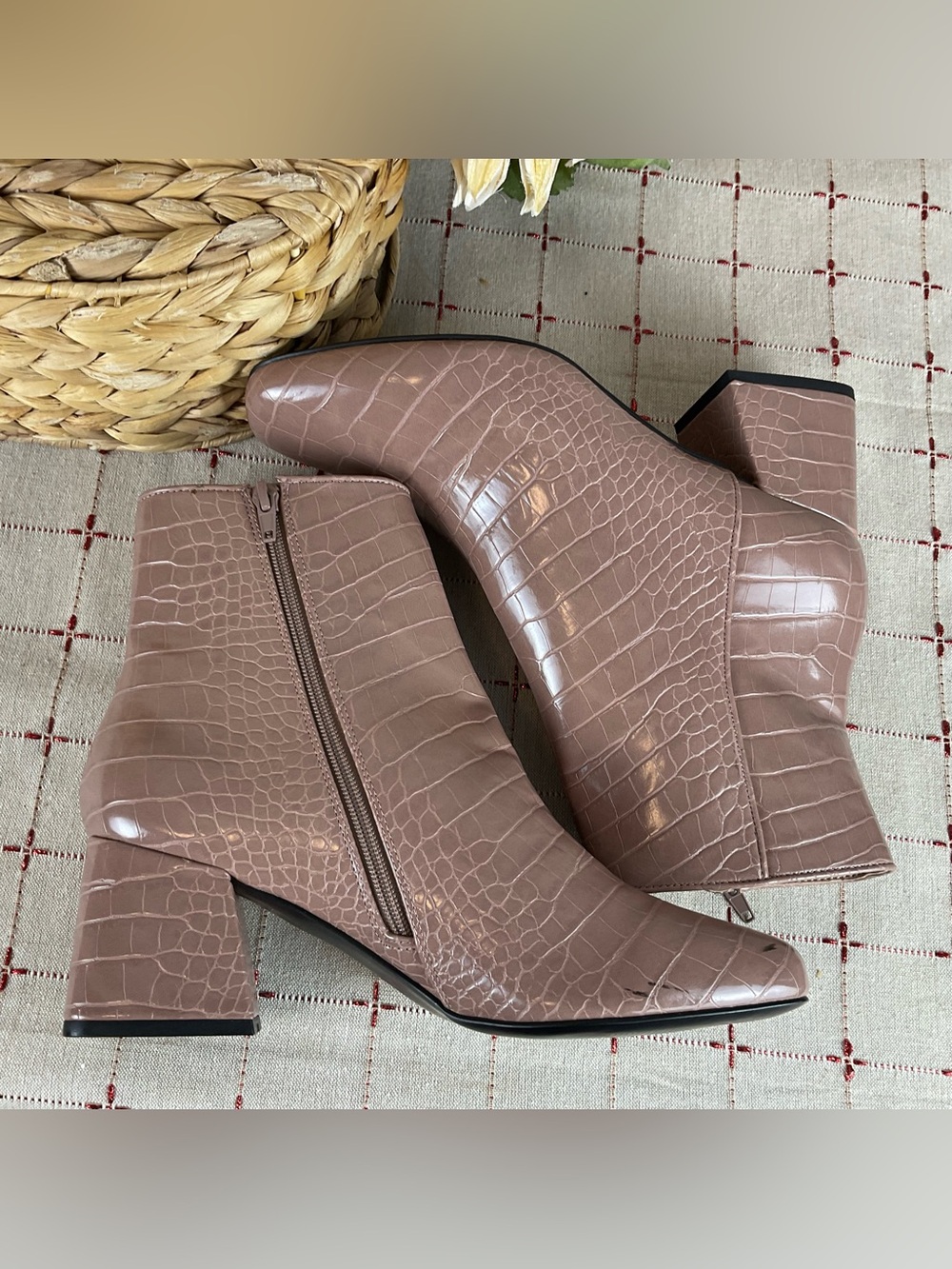 Steve Madden “Darma” Crocodile Embossed Ankle Boots Blush Tan Bootie Sz 10 - Picture 6 of 7